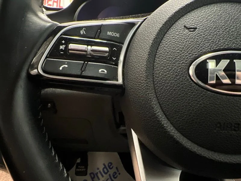 Used 2020 White Kia S image 22