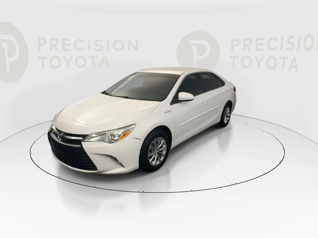 Used 2017 Super White Toyota LE image 8