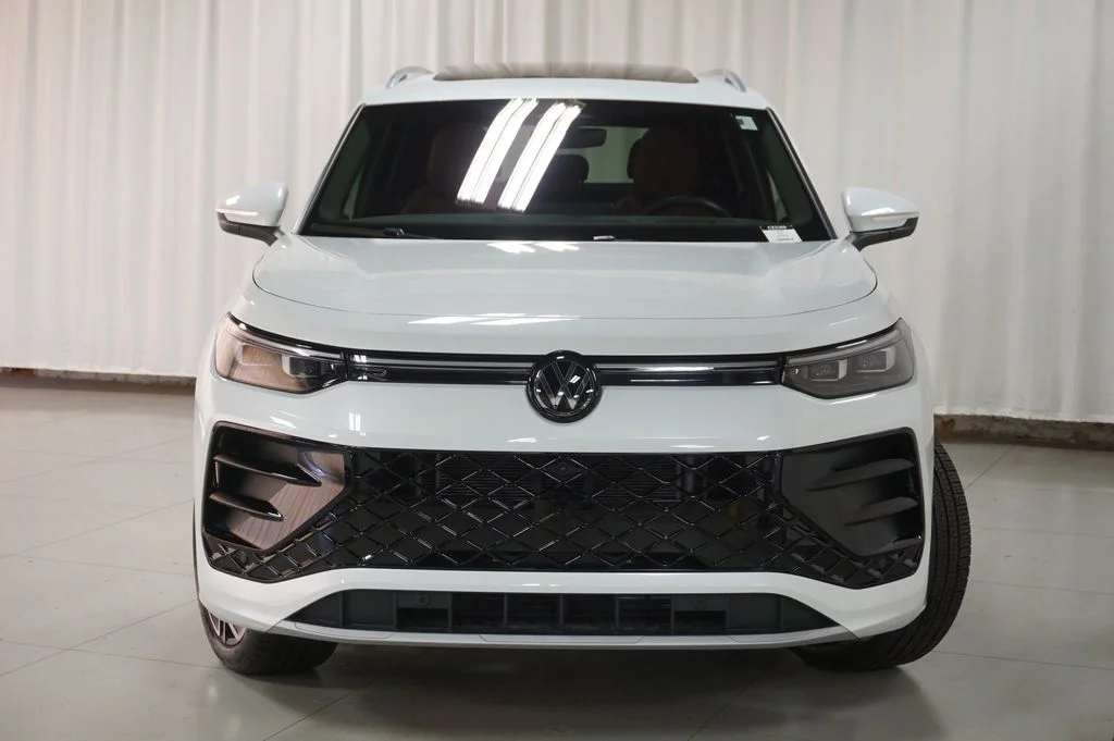 Certified Used 2025 Opal White Pearl Volkswagen 2.0T SEL R-Line image 9