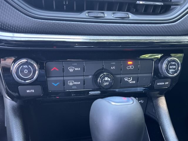 New 2026 Bright White Clearcoat Jeep Latitude Altitude image 18