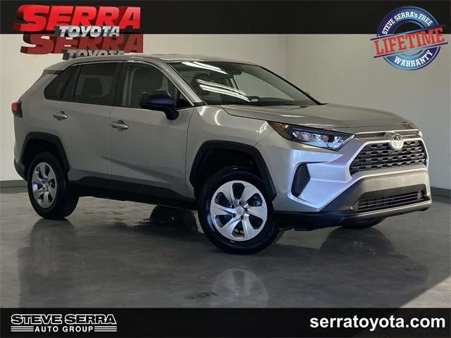 2022 Toyota RAV4 LE FWD's photo