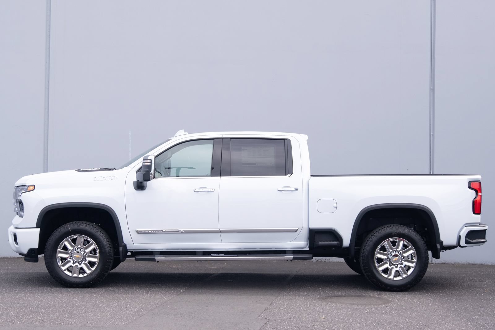 New 2026 Polar White Tricoat Chevrolet High Country image 32