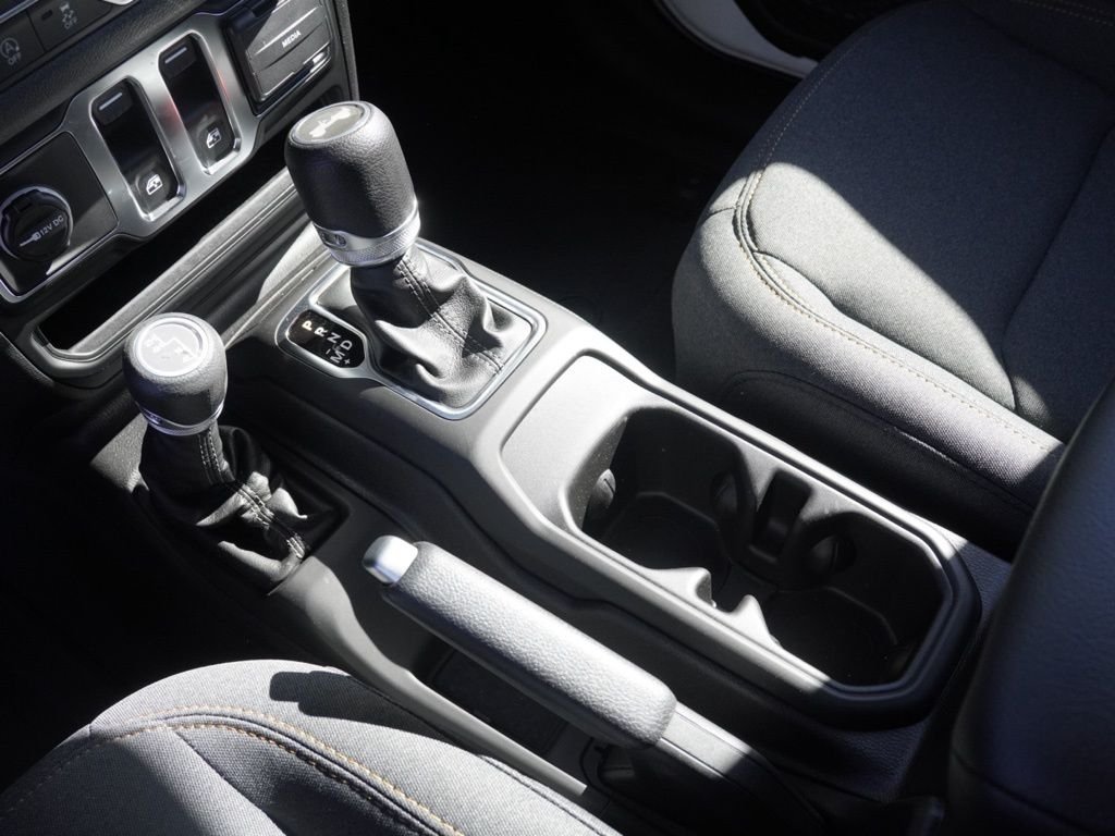 New 2026 Bright White Clear-Coat Exterior Paint Jeep Sport image 16