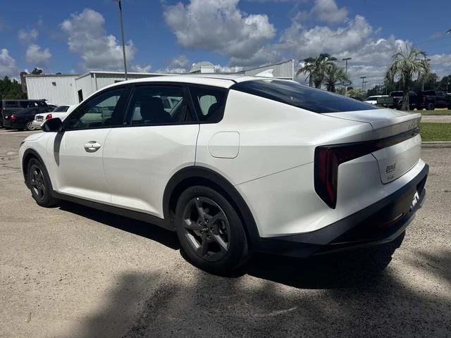 Certified Used 2025 Snow White Pearl Kia LXS image 10