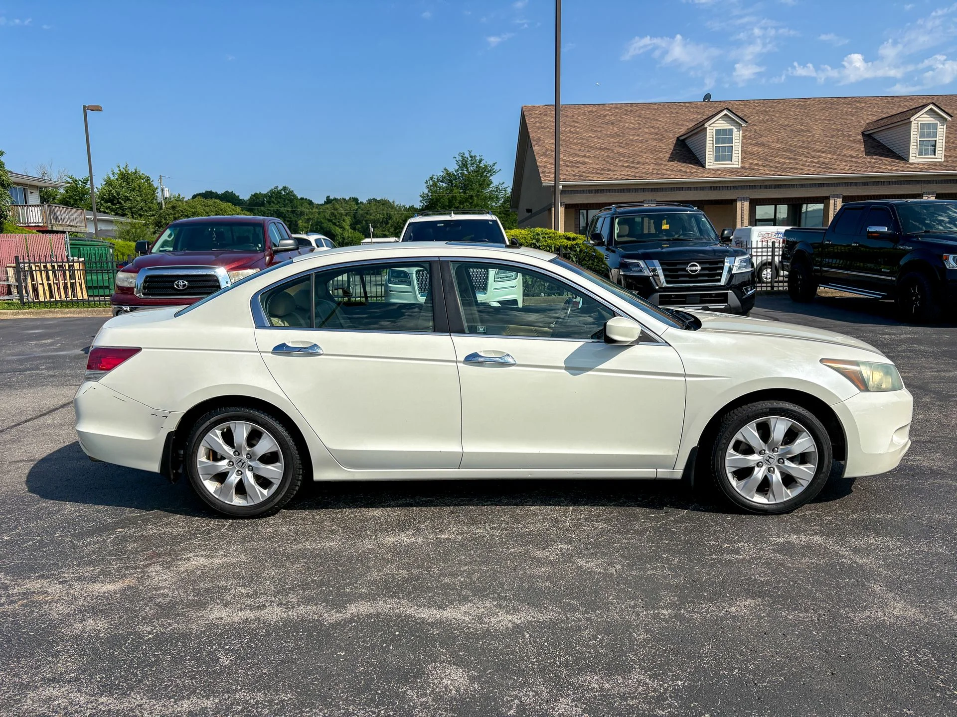 Used 2010 White Honda EX-L image 13