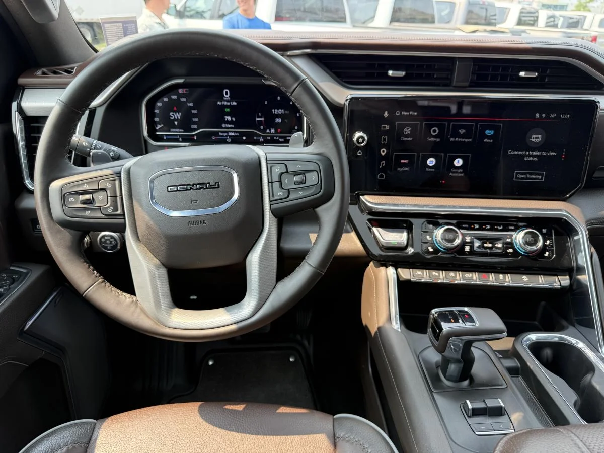 Used 2025 Silver GMC Denali image 21