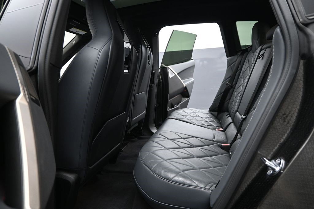 Used 2022 Gray BMW xDrive50 image 15