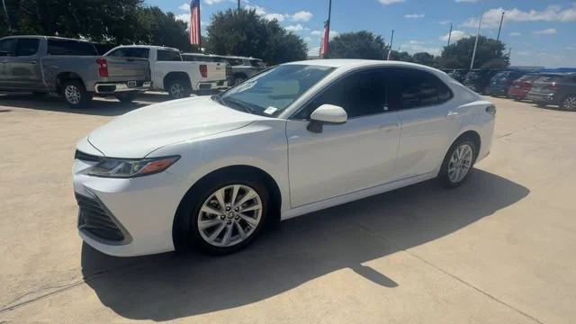 2024 Toyota Camry LE - Photo 4
