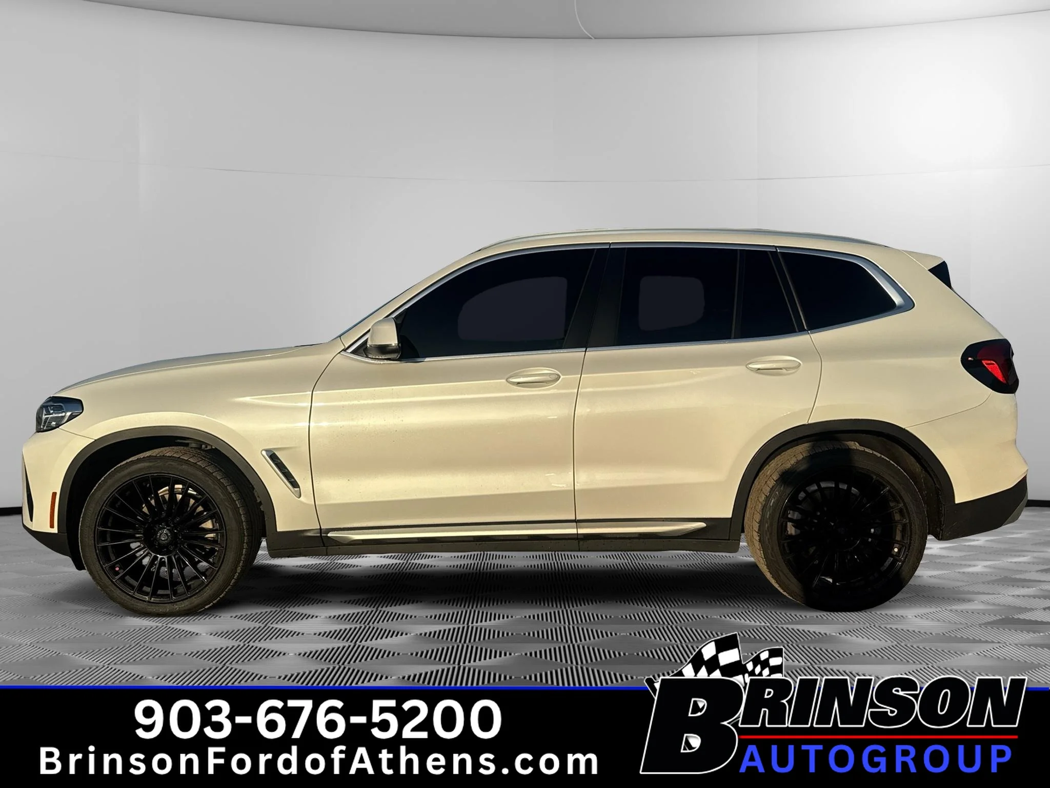 Used 2024 Mineral White Metallic BMW sDrive30i image 8