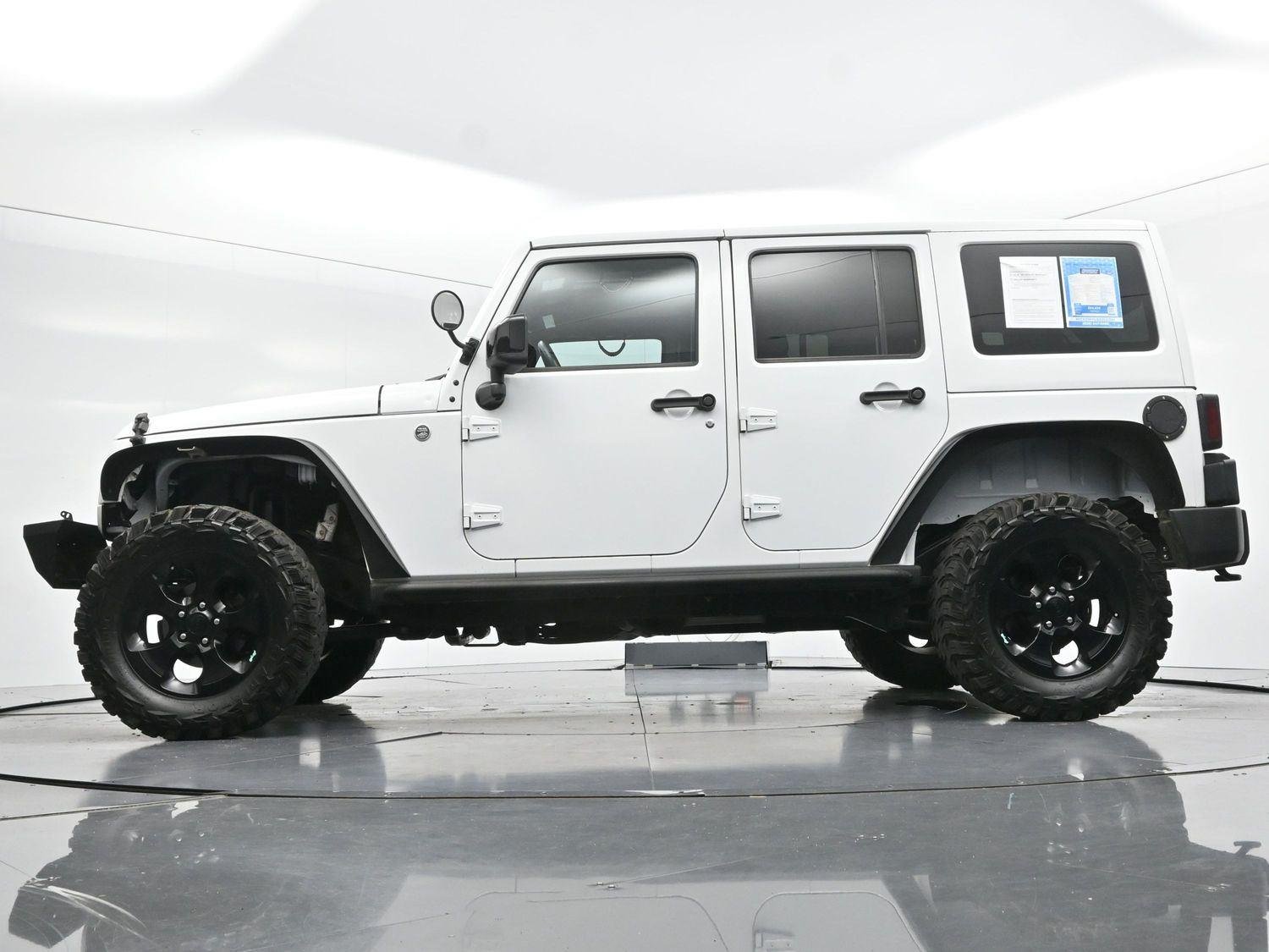 Used 2015 Bright White Clearcoat Jeep Altitude image 44