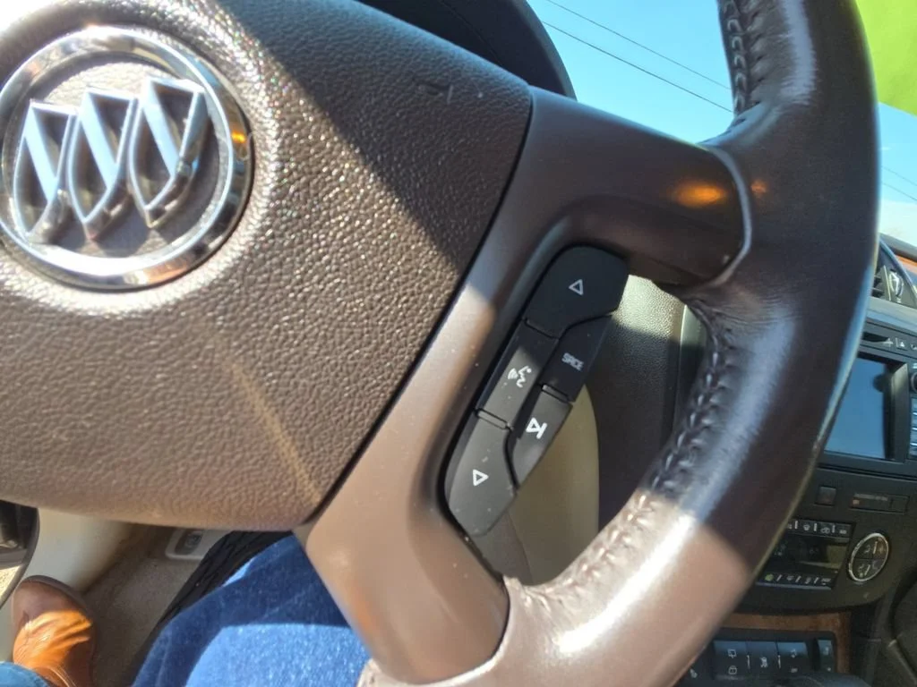 Used 2008 COCOA METALLIC Buick CXL image 25