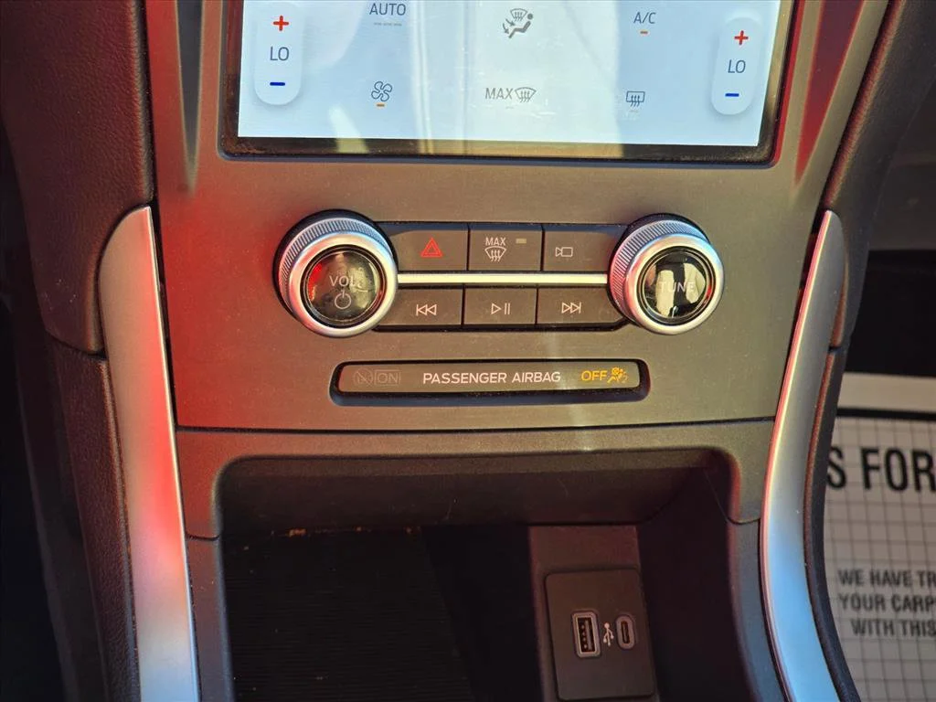 Used 2021 White Ford SE image 16