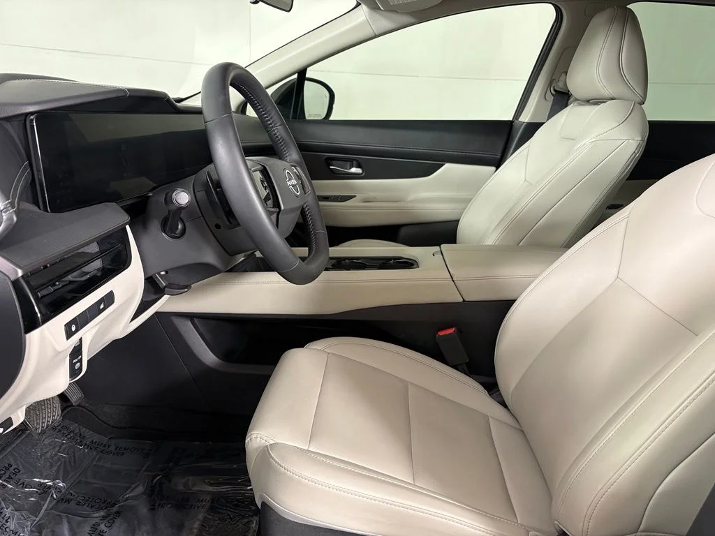 Used 2025 White Nissan SV image 21