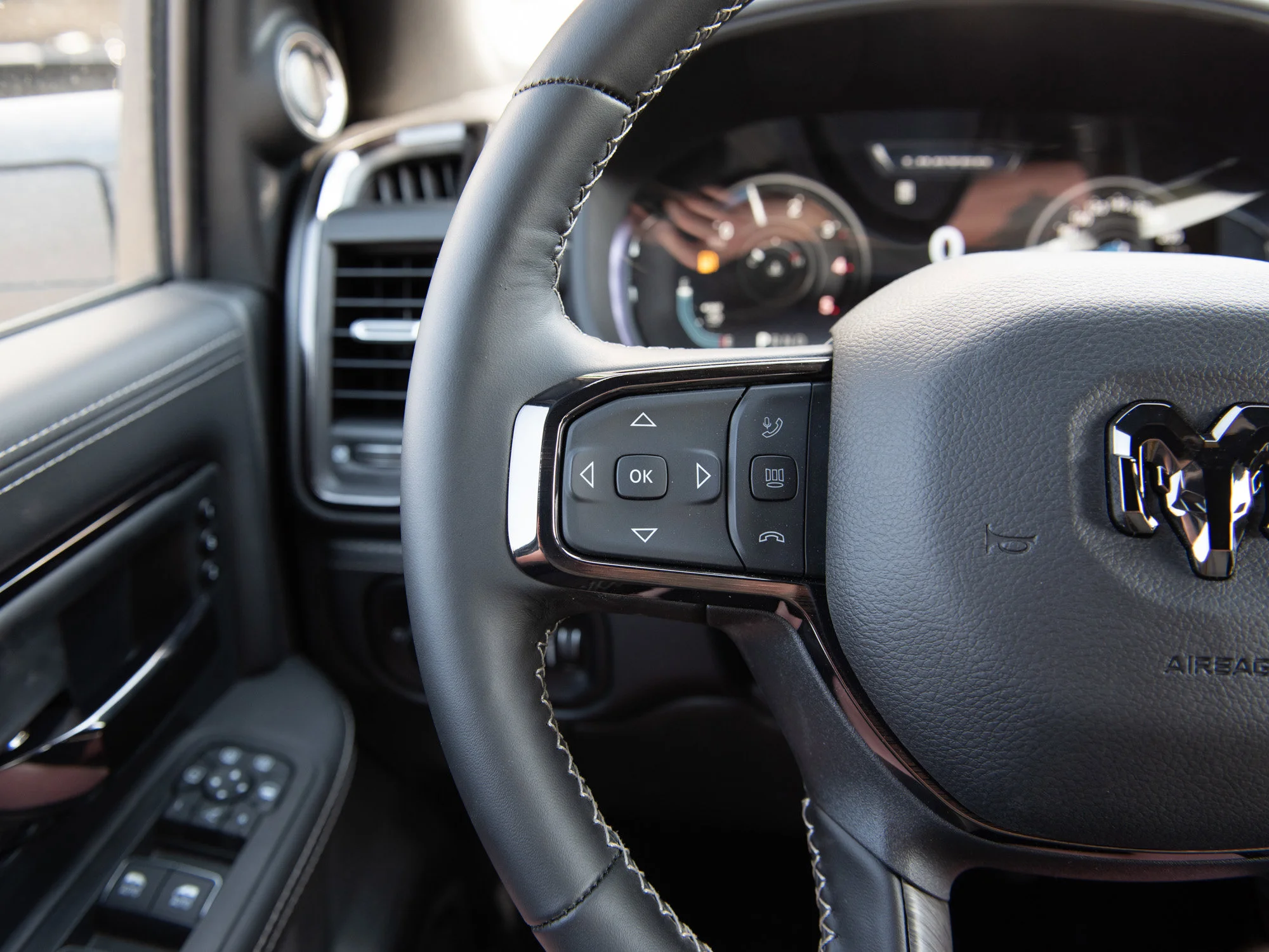 Used 2025 Black RAM Limited image 15