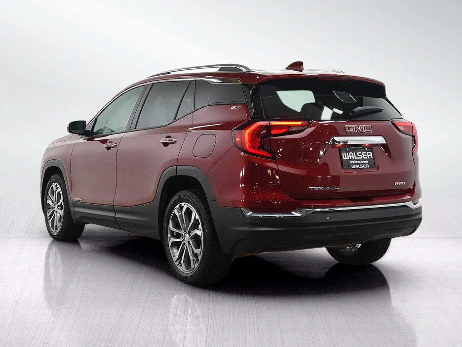 Used 2019 RED QUARTZ TINTCOAT GMC SLT image 3
