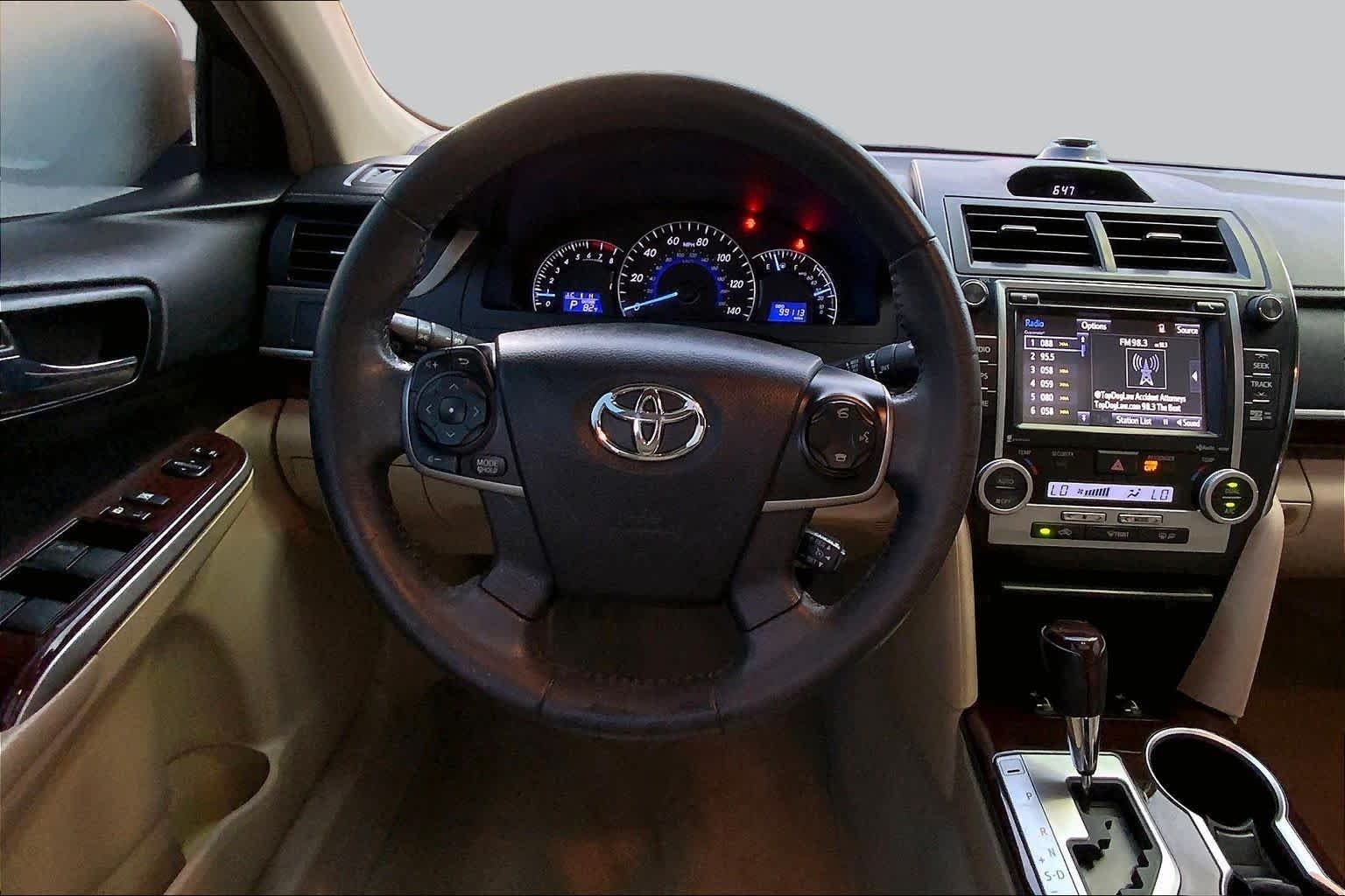 Used 2014 Blizzard Pearl Toyota XLE image 6