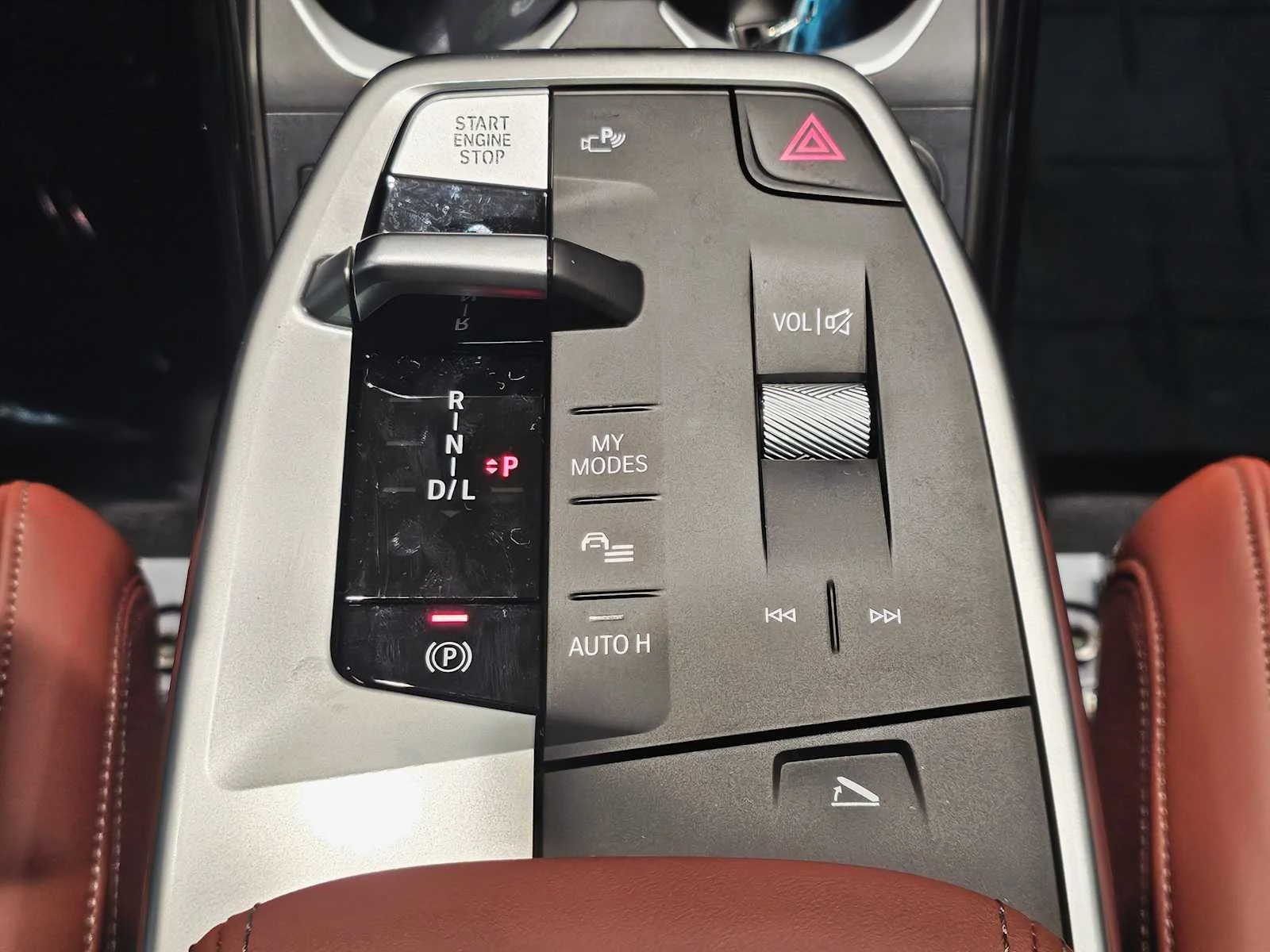 New 2026 Mineral White Metallic BMW xDrive28i image 18