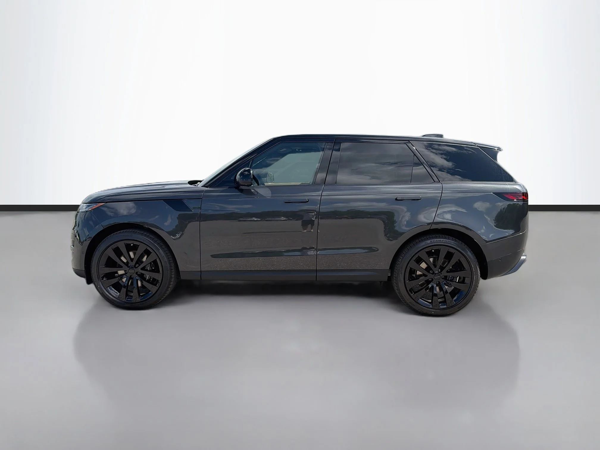 New 2026 Carpathian Grey Land Rover SE image 2