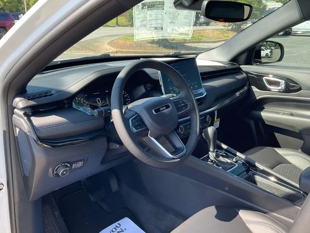 New 2026 Bright White Clearcoat Jeep Latitude image 16