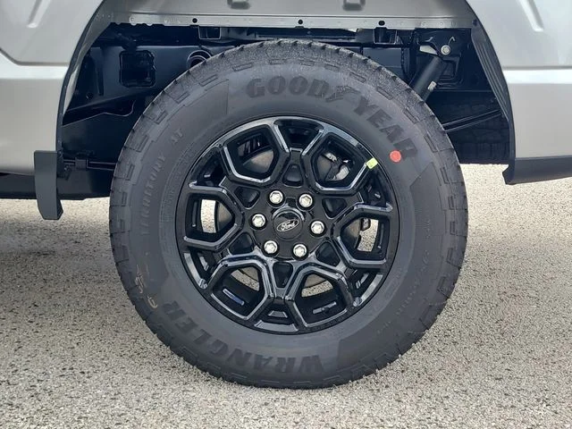 New 2026 Silver Metallic Ford XLT image 8