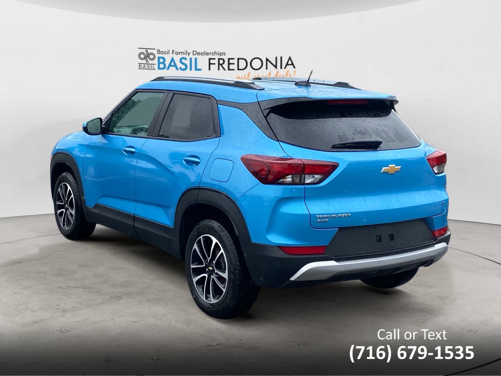 Used 2025 Marina Blue Metallic Chevrolet LT image 3