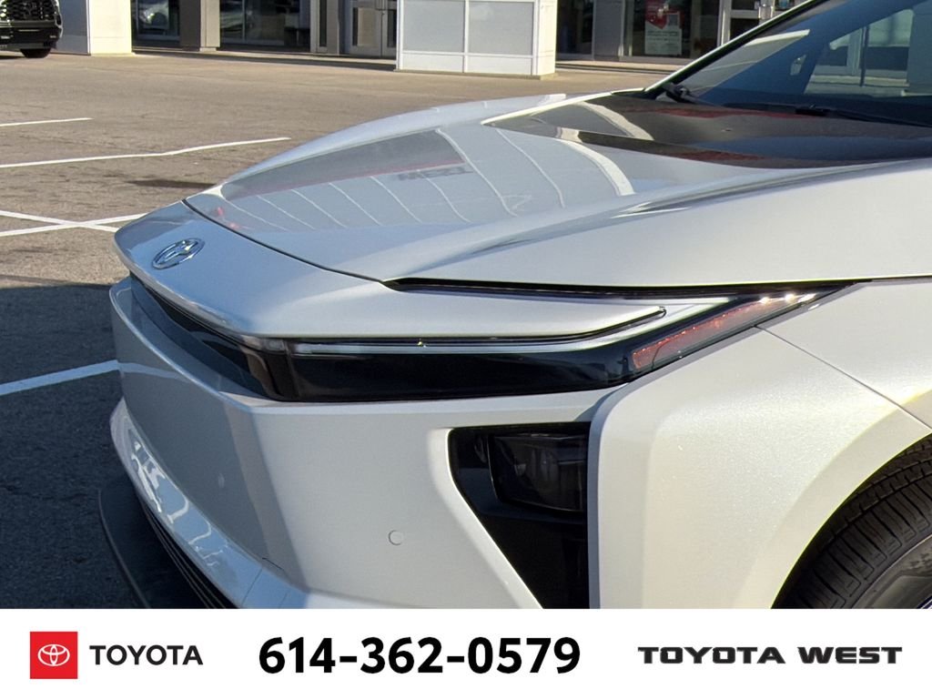 New 2026 Wind Chill Pearl Toyota XLE image 12