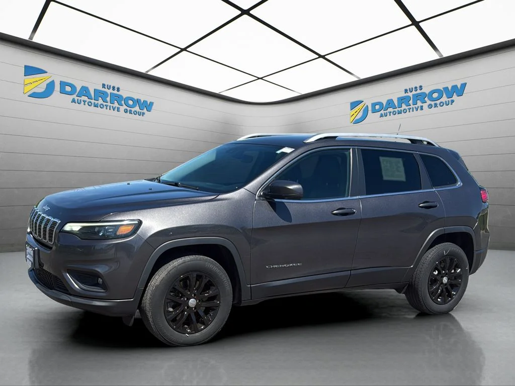 Used 2021 Gray Jeep Latitude Plus image 1