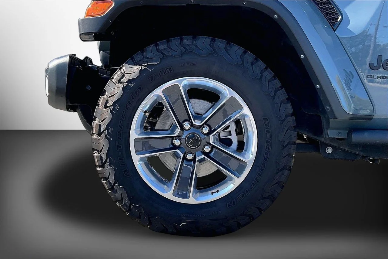 Used 2024 Gray Jeep Sport S image 32