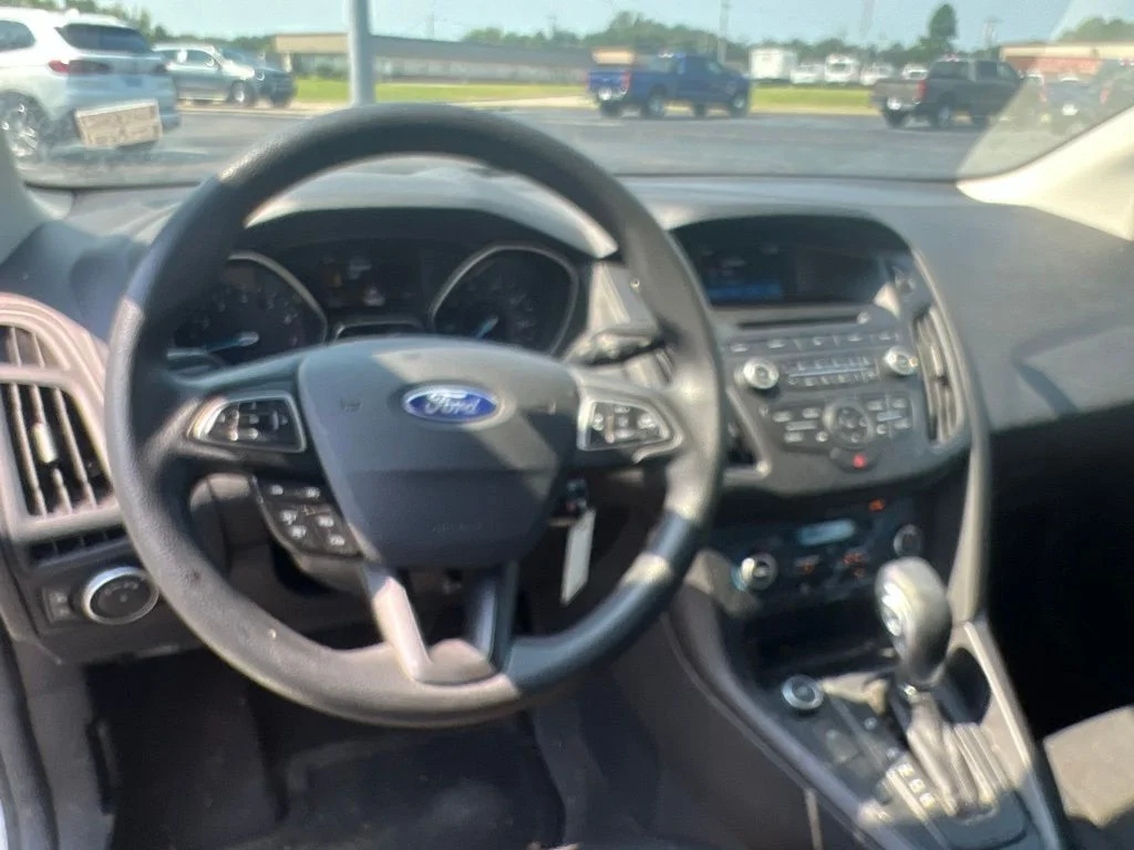 Used 2017 White Gold Metallic Ford SE image 8