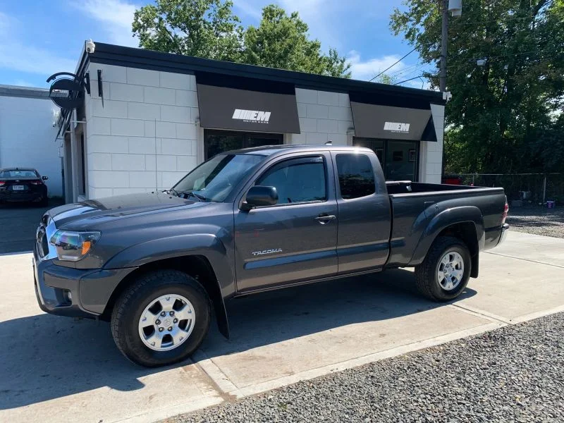 Used 2015 Gray Toyota Pickup 4D 6 ft image 3