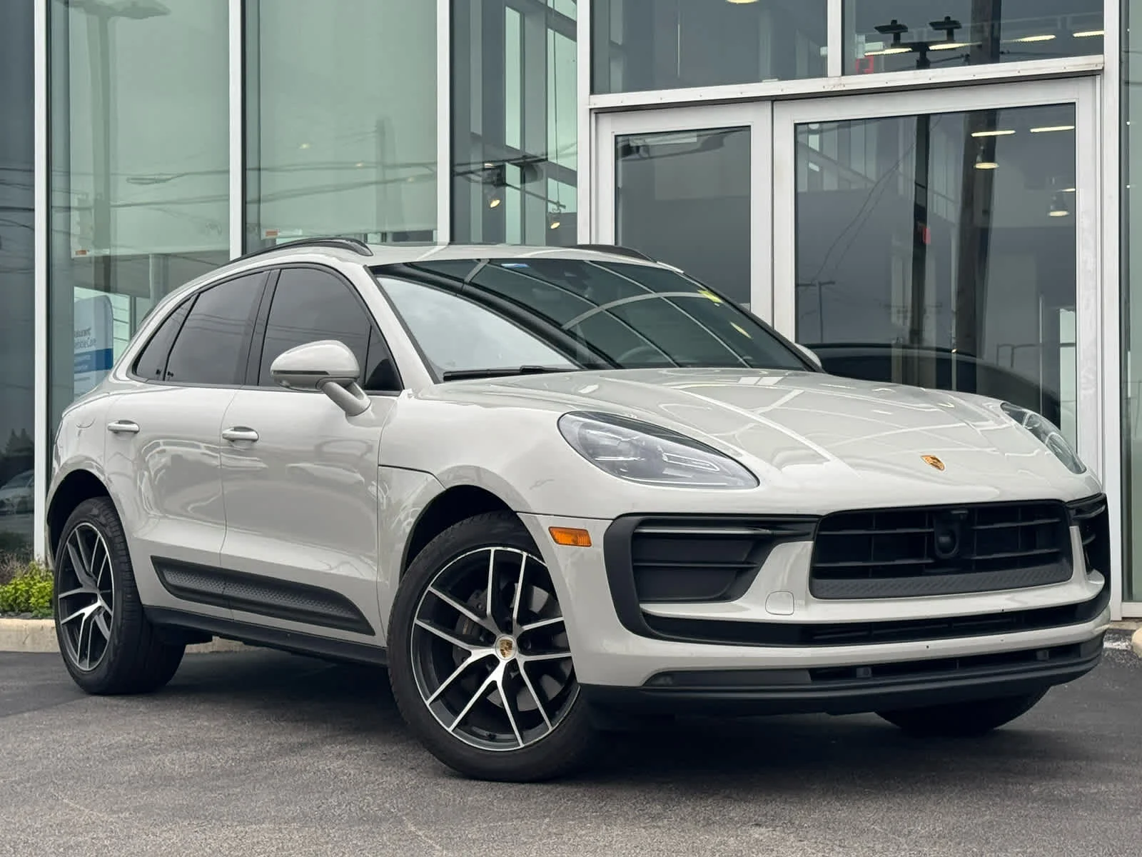 2024 Porsche Macan -'s photo