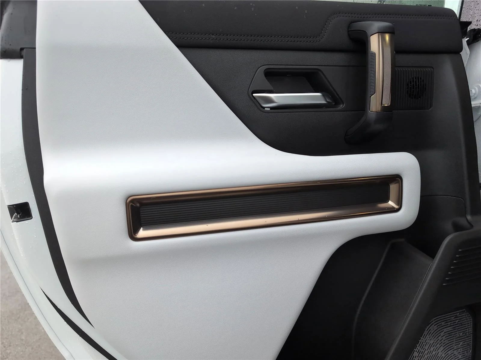 New 2025 Interstellar White GMC 2X image 29
