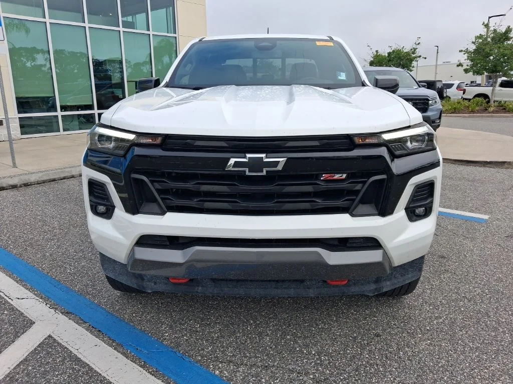 Used 2023 White Chevrolet Z71 image 2