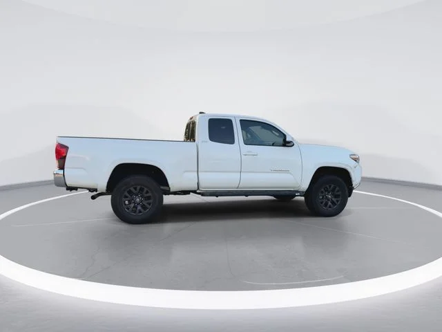 Used 2020 White Toyota SR5 image 9