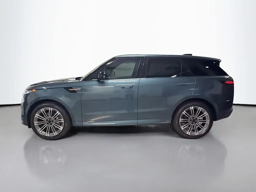 New 2026 Giola Green Metallic Land Rover Dynamic SE image 2