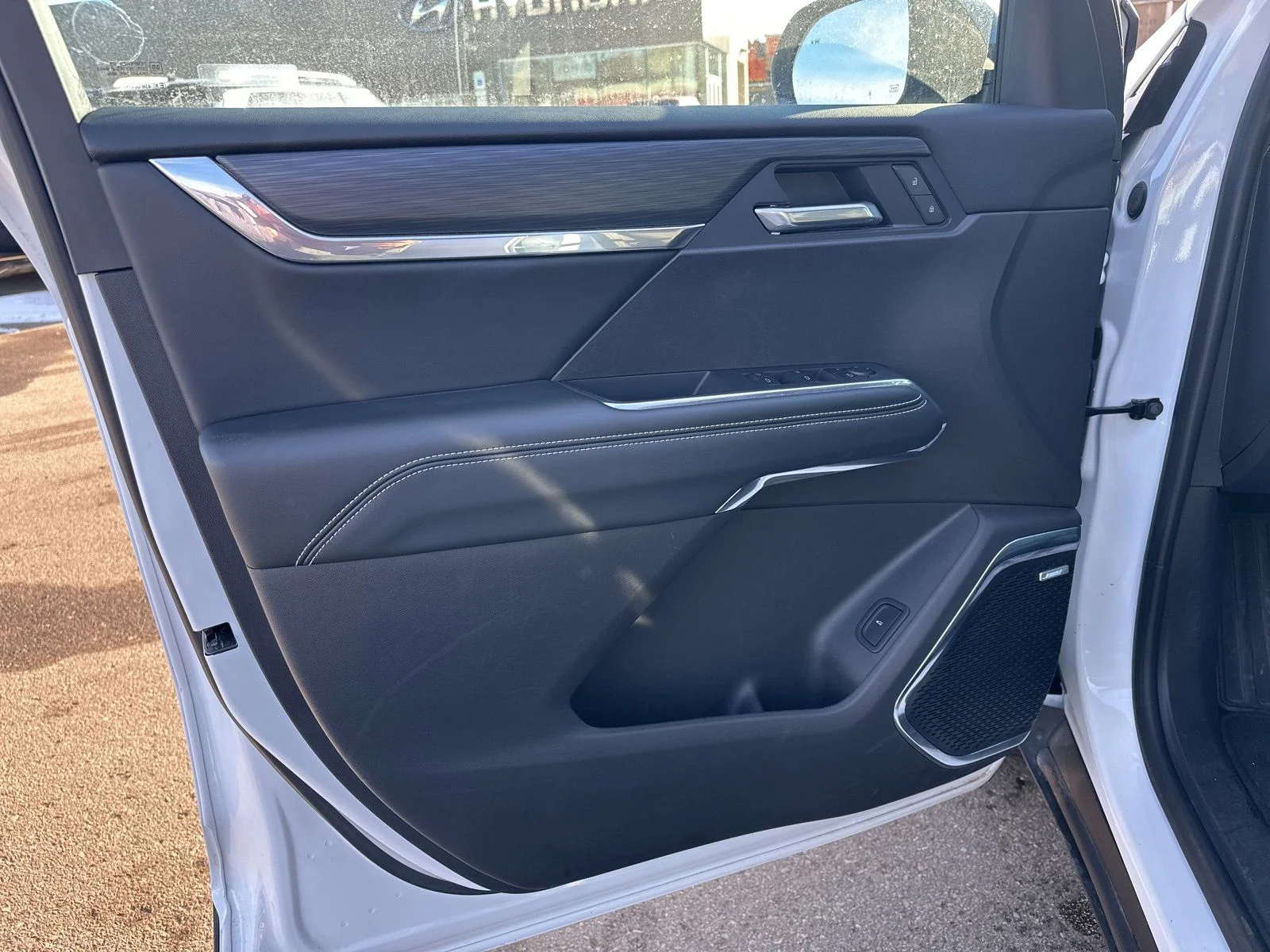 Used 2025 White GMC Elevation image 9