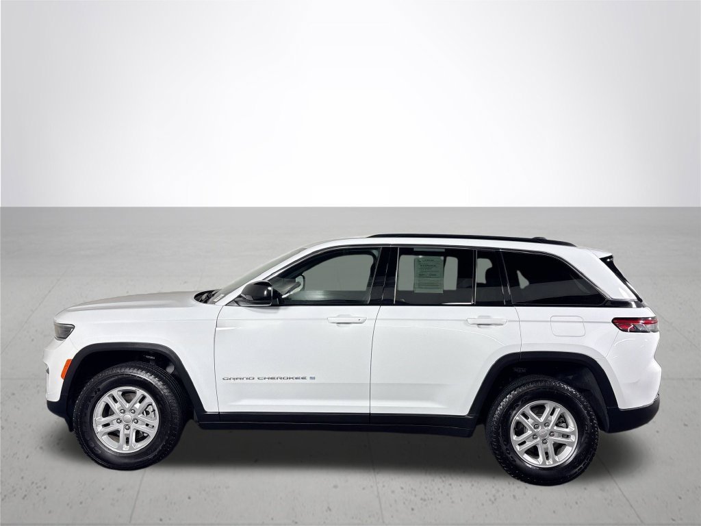 Used 2025 Bright White Clearcoat Jeep Laredo image 9