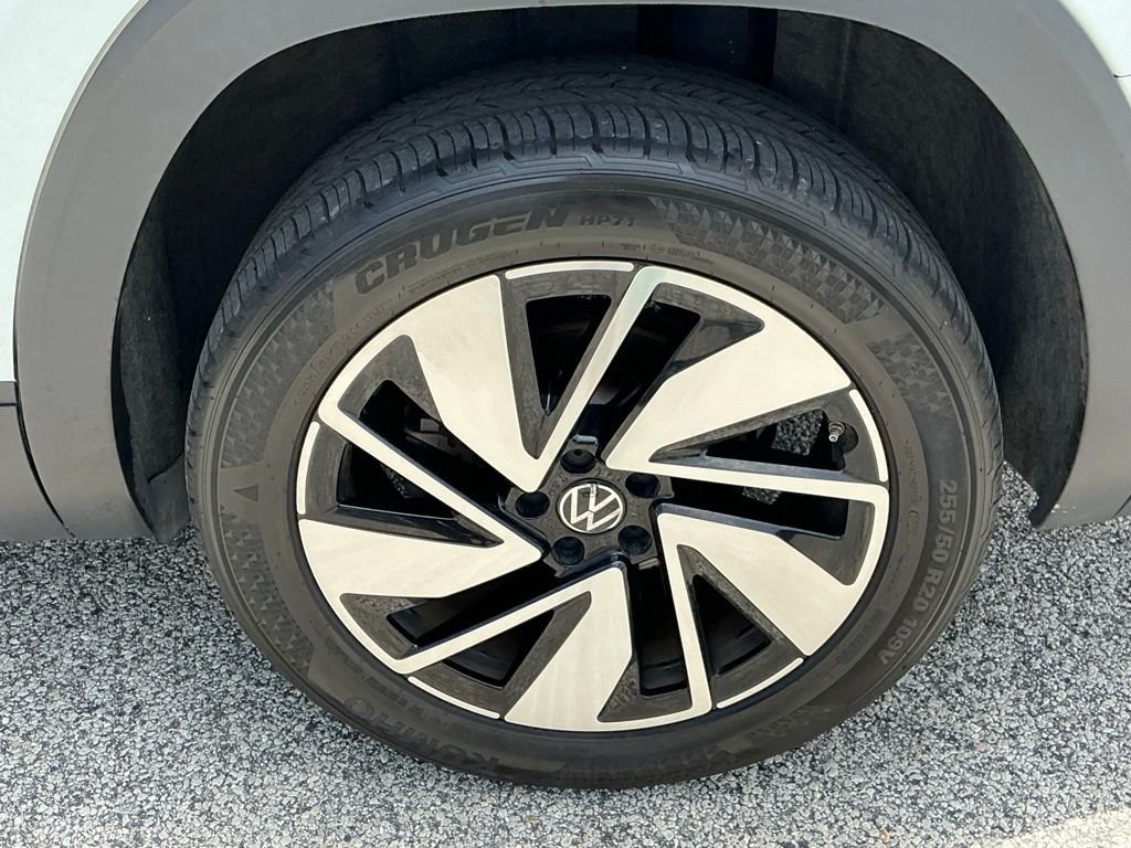Used 2024  Volkswagen 2.0T SE w/Technology image 29