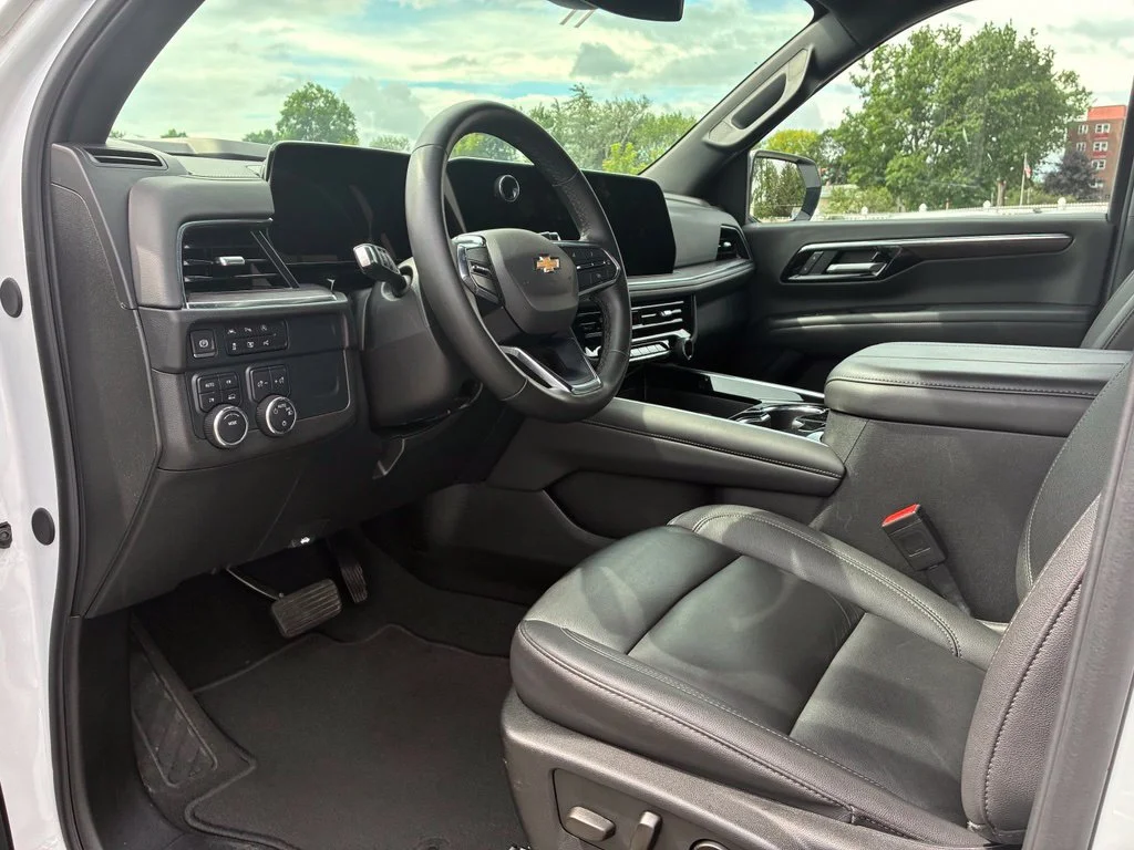 Used 2025 Summit White Chevrolet LT image 87