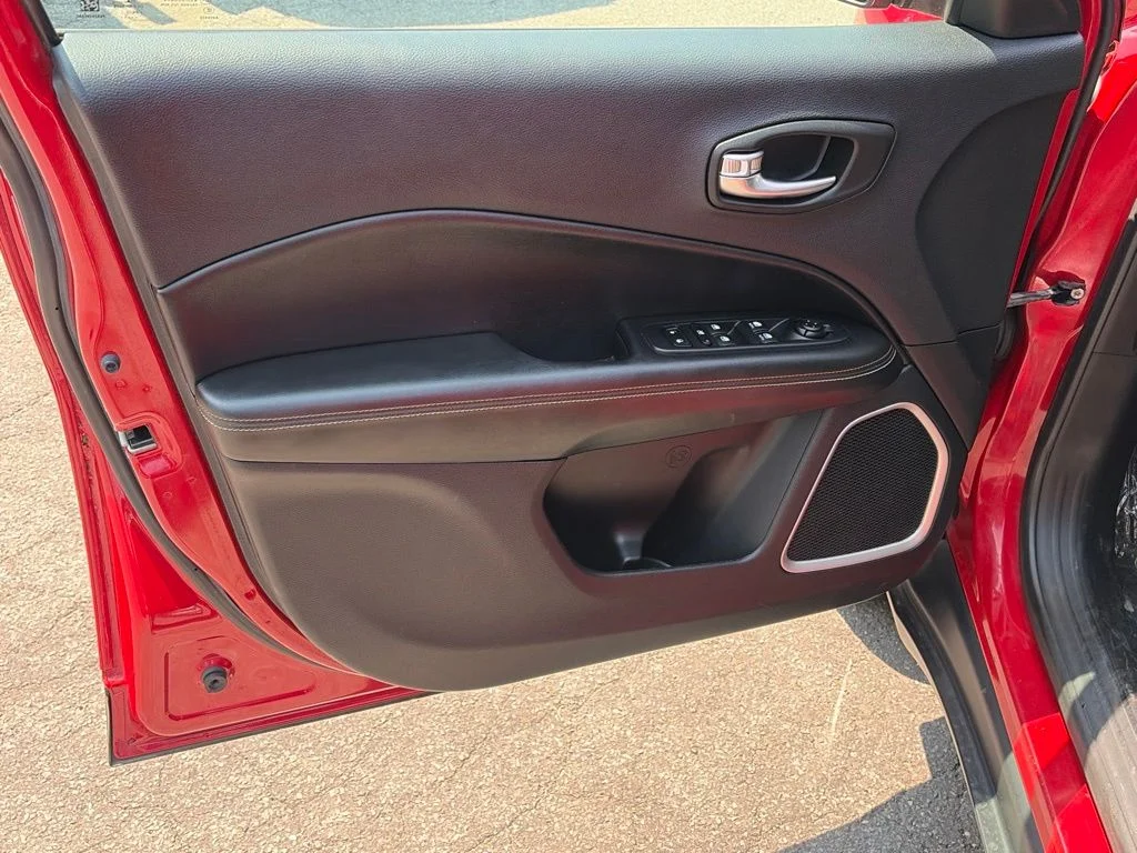 Used 2019 Red Line Jeep Latitude image 10