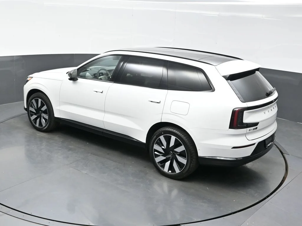 New 2026 Crystal White Volvo Twin Motor Plus image 37