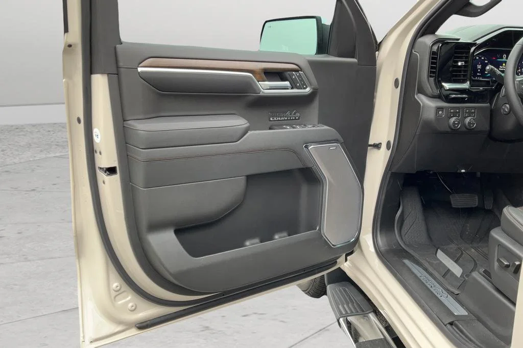 New 2026 Chevrolet Silverado 1500 High Country 4D Crew Cab