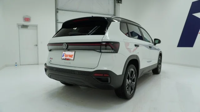 New 2026 Pure White w/Deep Black Roof Volkswagen SE Black image 5