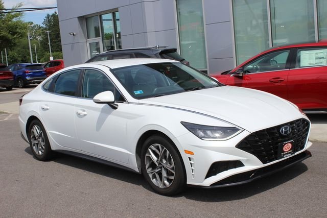 Used 2020 Gray Hyundai SEL image 1