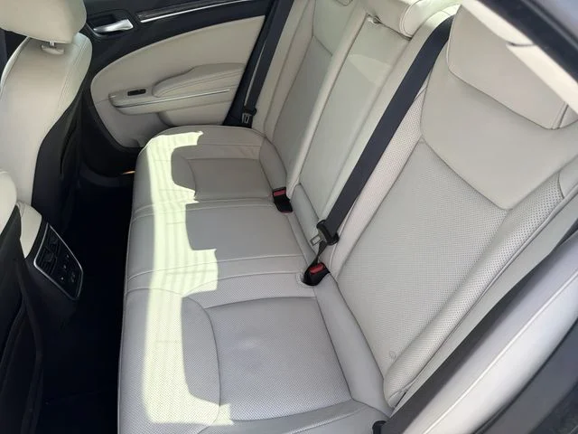Used 2022 White Chrysler Touring image 12