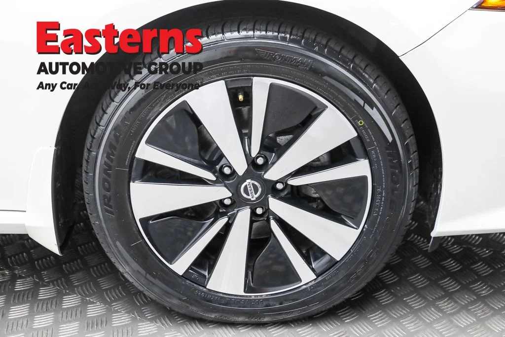 Used 2022 White Nissan 2.5 SL image 30