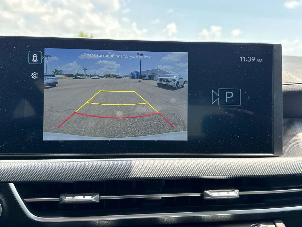 Used 2025 White Hyundai SEL image 34