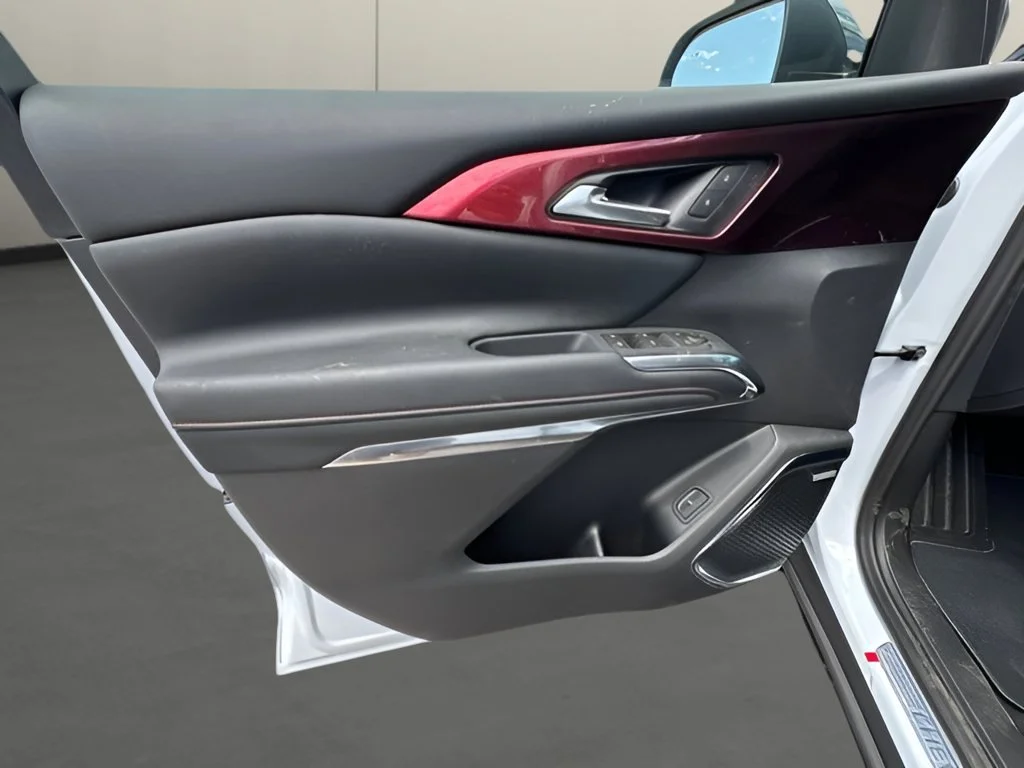 New 2026 Polar White Tricoat Chevrolet Z71 image 10