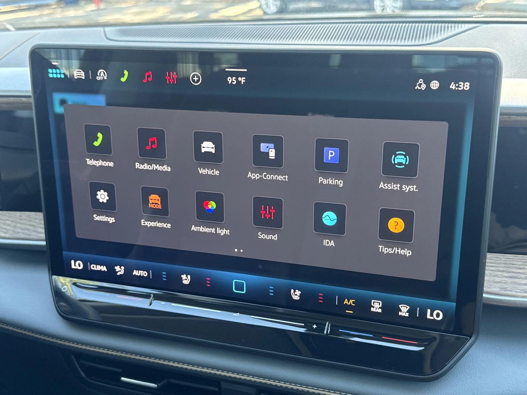 New 2027 Deep Black Pearl Volkswagen SE w/Technology image 24