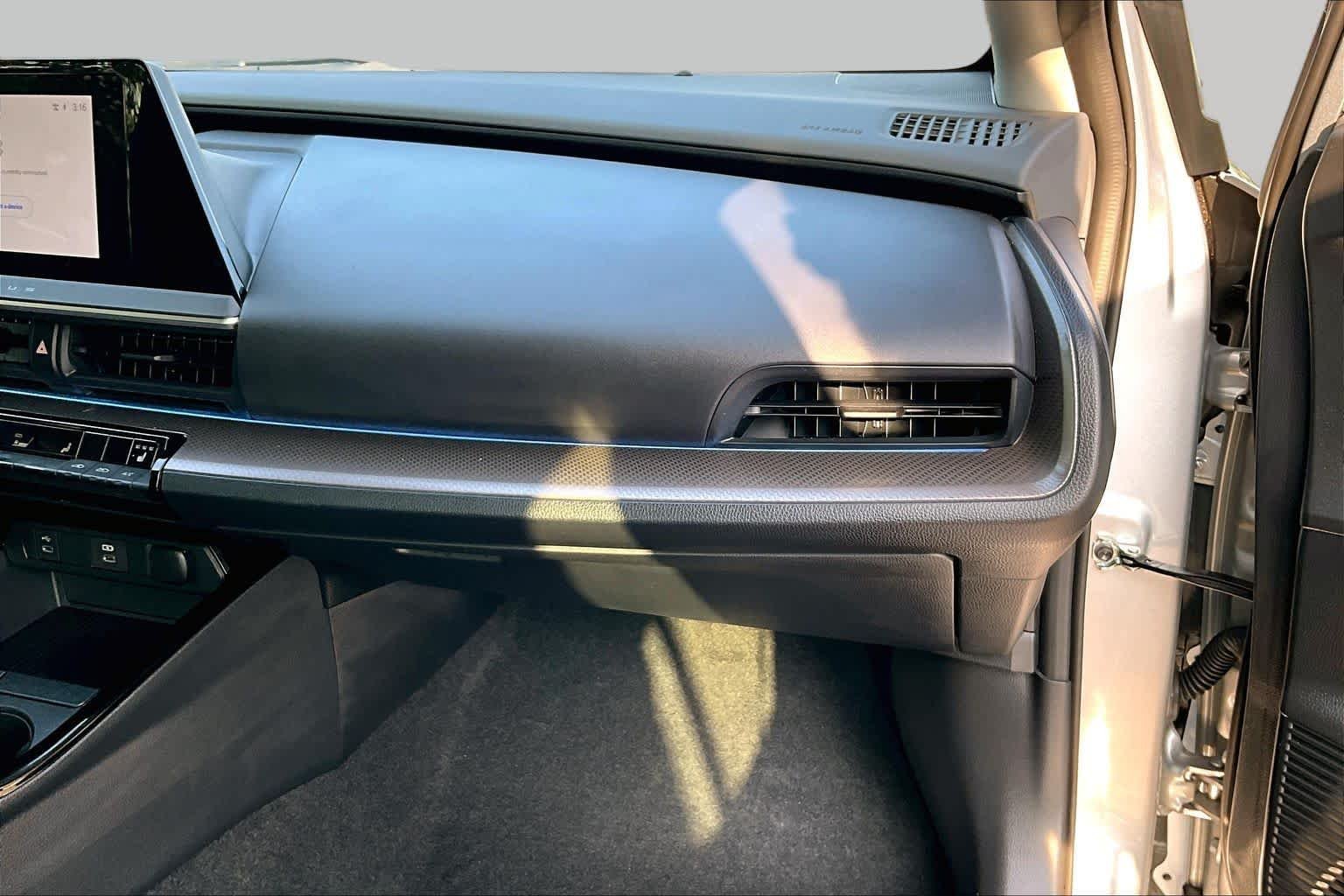 2024 Toyota Prius XLE - Photo 18